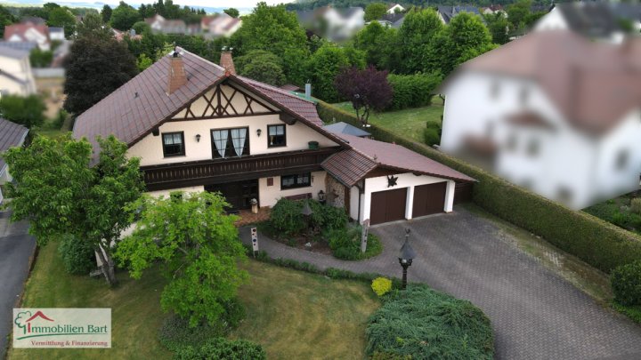 GEPFLEGTES WOHNHAUS MIT TOLLEM GARTEN!