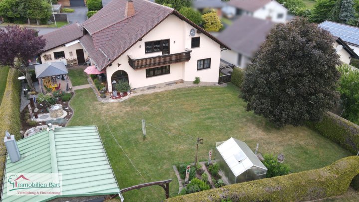 GEPFLEGTES WOHNHAUS MIT TOLLEM GARTEN!