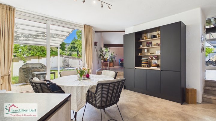 FREMERSDORF: ARCHITEKTENHAUS / EINLIEGERWOHNUNG / GARTEN / GARAGE!