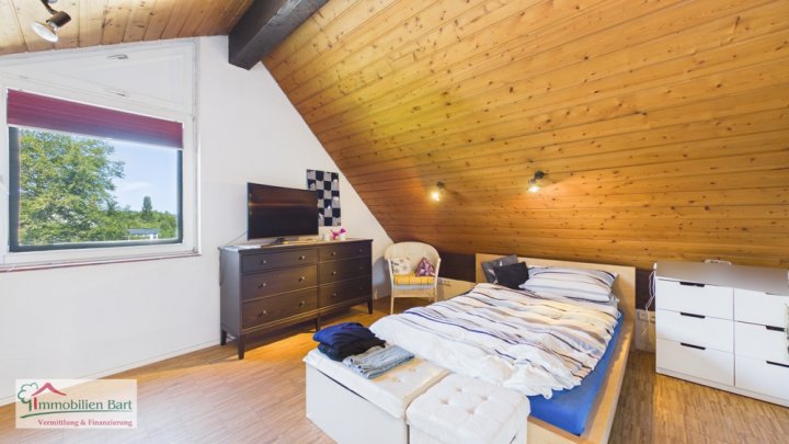 FREMERSDORF: ARCHITEKTENHAUS / EINLIEGERWOHNUNG / GARTEN / GARAGE!