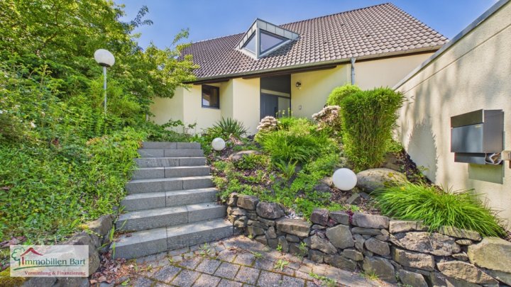 FREMERSDORF: ARCHITEKTENHAUS / EINLIEGERWOHNUNG / GARTEN / GARAGE!