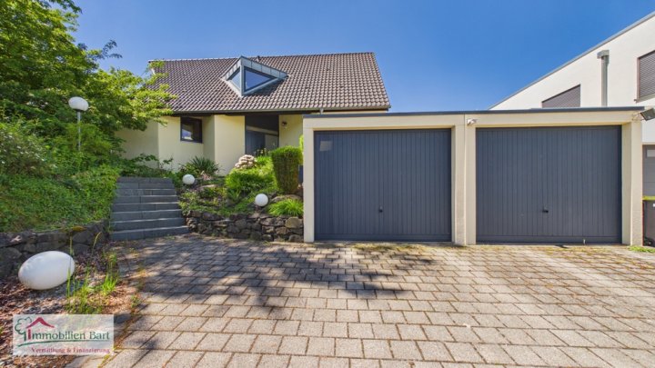 FREMERSDORF: ARCHITEKTENHAUS / EINLIEGERWOHNUNG / GARTEN / GARAGE!