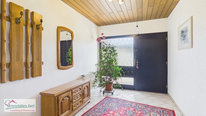 LOSHEIM: NATUR PUR! GEPFLEGTES WOHNHAUS MIT 2 GARAGEN IN TOP WOHNLAGE AM ORTSRAND!