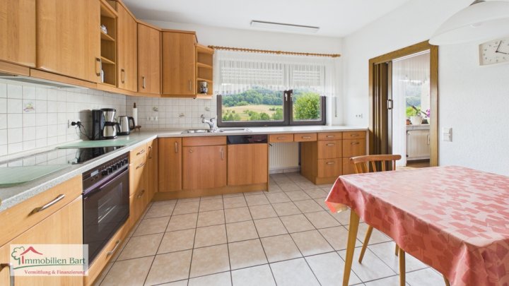 LOSHEIM: NATUR PUR! GEPFLEGTES WOHNHAUS MIT 2 GARAGEN IN TOP WOHNLAGE AM ORTSRAND!