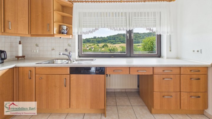 LOSHEIM: NATUR PUR! GEPFLEGTES WOHNHAUS MIT 2 GARAGEN IN TOP WOHNLAGE AM ORTSRAND!