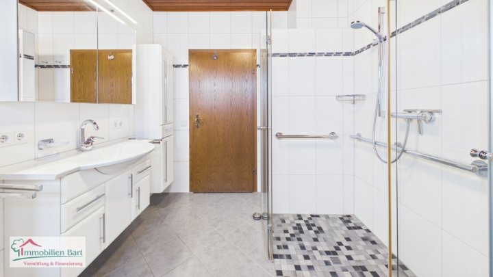 LOSHEIM: NATUR PUR! GEPFLEGTES WOHNHAUS MIT 2 GARAGEN IN TOP WOHNLAGE AM ORTSRAND!