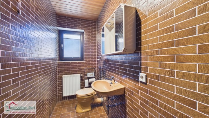 LOSHEIM: NATUR PUR! GEPFLEGTES WOHNHAUS MIT 2 GARAGEN IN TOP WOHNLAGE AM ORTSRAND!