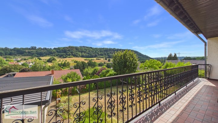 LOSHEIM: NATUR PUR! GEPFLEGTES WOHNHAUS MIT 2 GARAGEN IN TOP WOHNLAGE AM ORTSRAND!