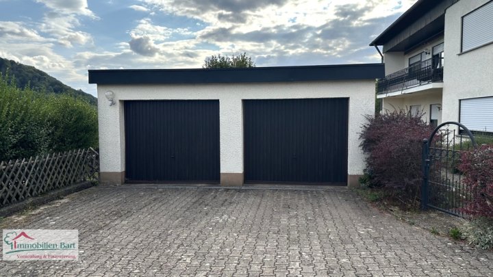 LOSHEIM: NATUR PUR! GEPFLEGTES WOHNHAUS MIT 2 GARAGEN IN TOP WOHNLAGE AM ORTSRAND!