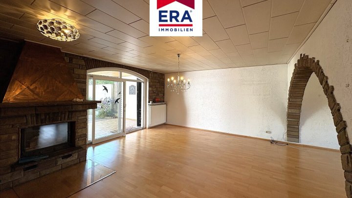 EINFAMILIENHAUS, RUHIGE LAGE IN WADGASSEN-SCHAFFHAUSEN !
