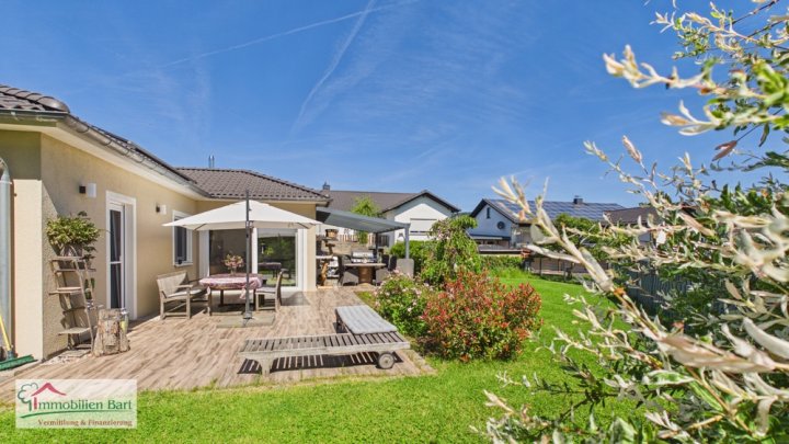 TRAUMHAUS IN WEISKIRCHEN: BUNGALOW MIT 3 SZ / 2 GARAGEN / TOLLER GARTEN!