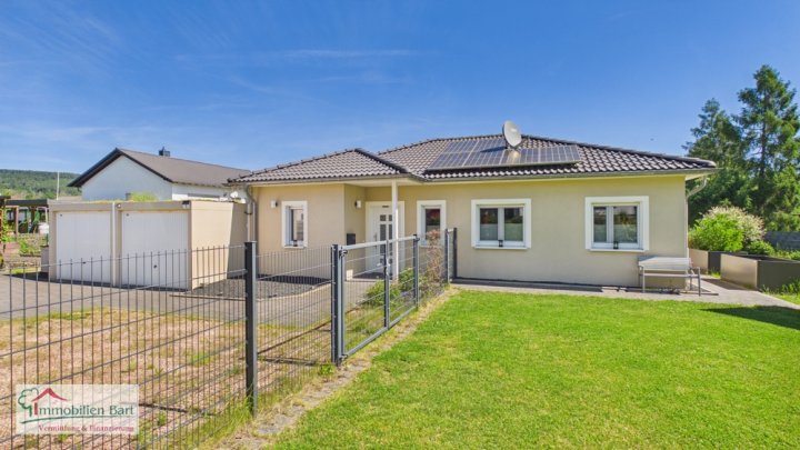TRAUMHAUS IN WEISKIRCHEN: BUNGALOW MIT 3 SZ / 2 GARAGEN / TOLLER GARTEN!