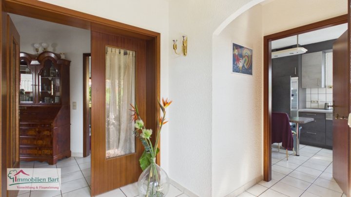 MERZIG-FITTEN: SEHR GEPFLEGTES WOHNHAUS MIT DOPPELGARAGE UND GARTEN MIT FERNSICHT!