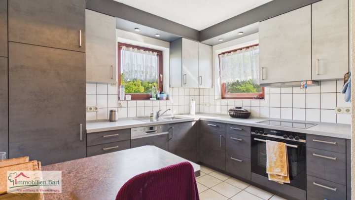 MERZIG-FITTEN: SEHR GEPFLEGTES WOHNHAUS MIT DOPPELGARAGE UND GARTEN MIT FERNSICHT!