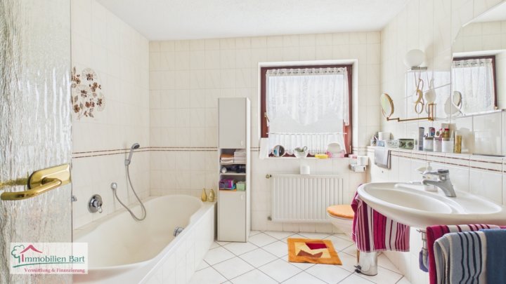 MERZIG-FITTEN: SEHR GEPFLEGTES WOHNHAUS MIT DOPPELGARAGE UND GARTEN MIT FERNSICHT!