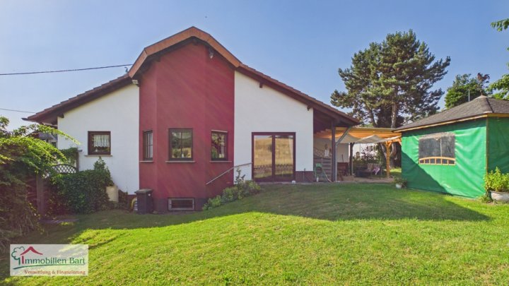 MERZIG-FITTEN: SEHR GEPFLEGTES WOHNHAUS MIT DOPPELGARAGE UND GARTEN MIT FERNSICHT!