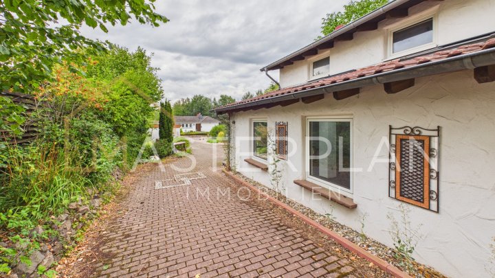 Doppelhaushälfte mit großzügigem Grundstück in Hülzweiler