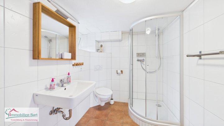 GROßES WOHNHAUS MIT POOL UND EIGENEM WALD IN WADERN-NOSWENDEL