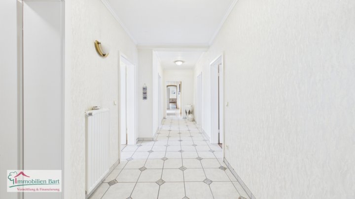 GROßES WOHNHAUS MIT POOL UND EIGENEM WALD IN WADERN-NOSWENDEL