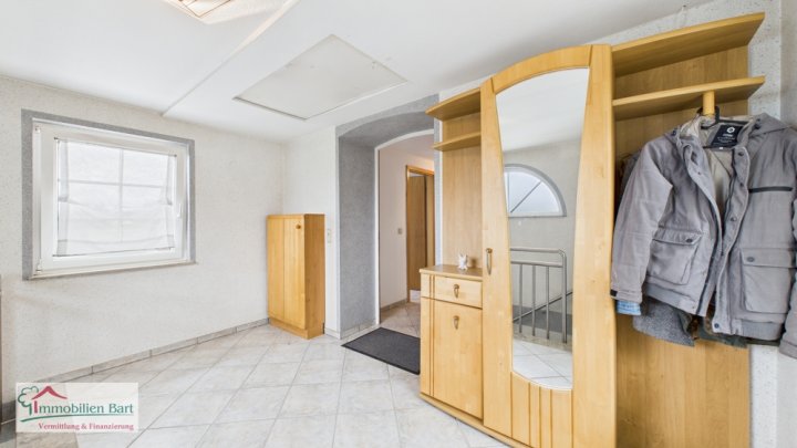 GROßES WOHNHAUS MIT POOL UND EIGENEM WALD IN WADERN-NOSWENDEL
