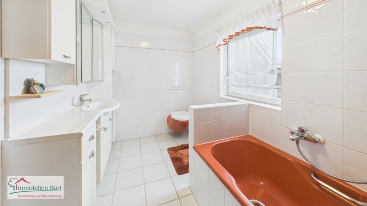 GROßES WOHNHAUS MIT POOL UND EIGENEM WALD IN WADERN-NOSWENDEL