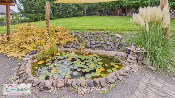 GROßES WOHNHAUS MIT POOL UND EIGENEM WALD IN WADERN-NOSWENDEL