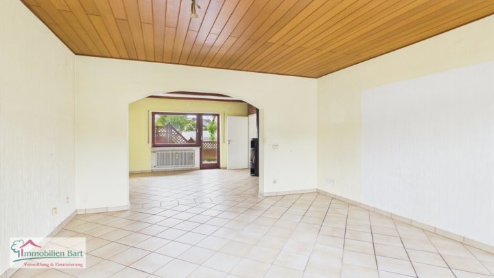 SOFORT VERFÜGBAR: WOHNHAUS MIT 2 WOHNEINHEITEN IN TOP LAGE VON ORSCHOLZ