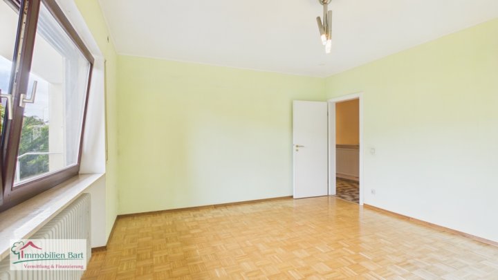 SOFORT VERFÜGBAR: WOHNHAUS MIT 2 WOHNEINHEITEN IN TOP LAGE VON ORSCHOLZ