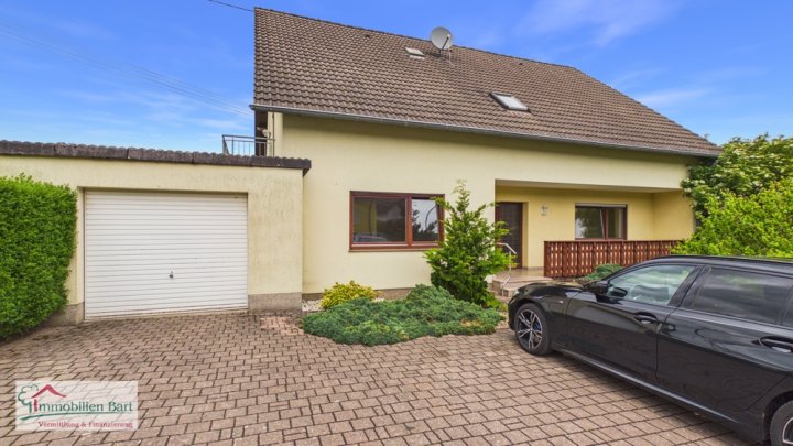 SOFORT VERFÜGBAR: WOHNHAUS MIT 2 WOHNEINHEITEN IN TOP LAGE VON ORSCHOLZ