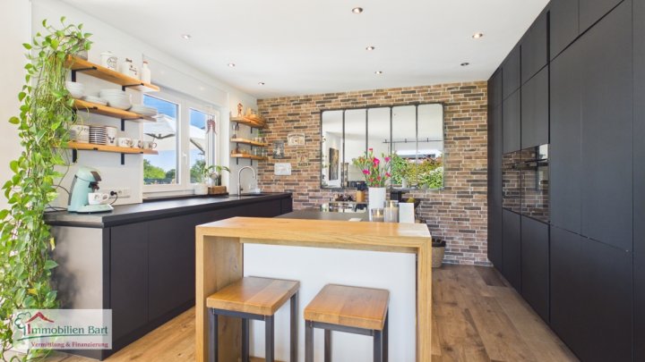 WEISKIRCHEN-RAPPWEILER: BUNGALOW MIT 3 SZ / 2 GARAGEN / TOLLER GARTEN!