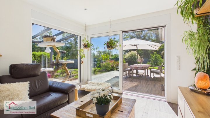 WEISKIRCHEN-RAPPWEILER: BUNGALOW MIT 3 SZ / 2 GARAGEN / TOLLER GARTEN!