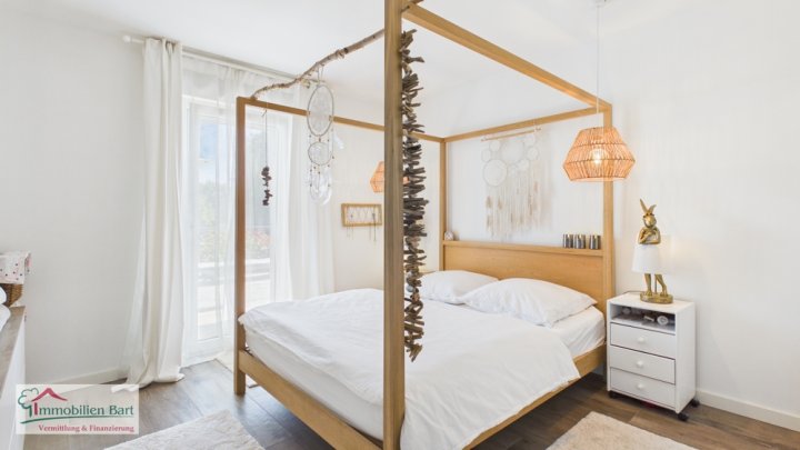 WEISKIRCHEN-RAPPWEILER: BUNGALOW MIT 3 SZ / 2 GARAGEN / TOLLER GARTEN!