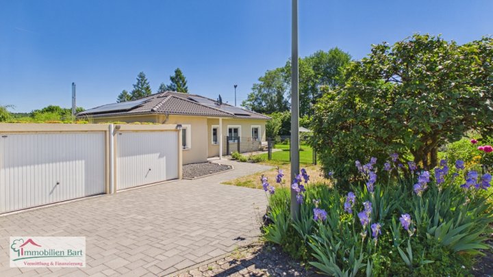 WEISKIRCHEN-RAPPWEILER: BUNGALOW MIT 3 SZ / 2 GARAGEN / TOLLER GARTEN!