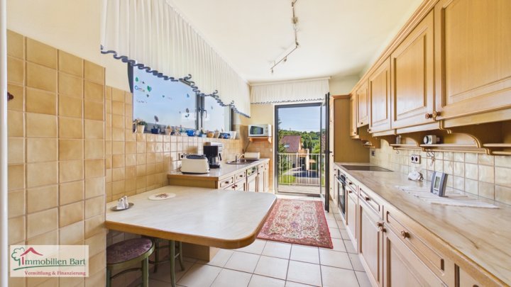 SONNIGE UND RUHIGE LAGE IN FREMERSDORF:

4 SCHLAFZIMMER /  2 BALKONE / GARTEN /  TERRASSE / GARAGE