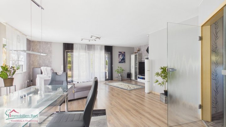KASTEL-STAADT: BUNGALOW MIT 2 GARAGEN UND GARTEN IN TOP WOHNLAGE