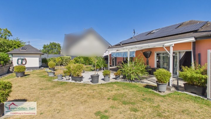 KASTEL-STAADT: BUNGALOW MIT 2 GARAGEN UND GARTEN IN TOP WOHNLAGE