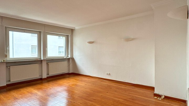 Großzügiges Wohn- und Geschäftshaus, 410m² Gesamtfläche in ruhiger Seitenstraße