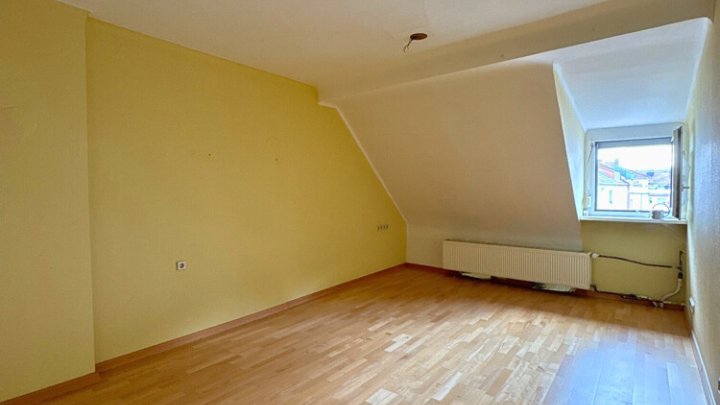 Großzügiges Wohn- und Geschäftshaus, 410m² Gesamtfläche in ruhiger Seitenstraße
