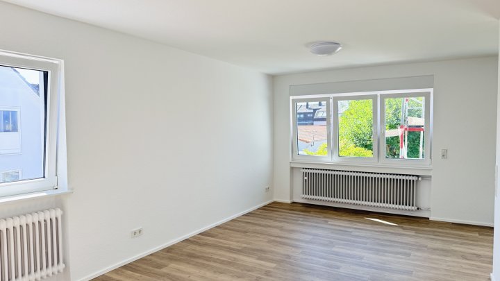 Erstbezug nach Renovierung - Moderne 3-ZKB-Wohnung mit Balkon, Stellplatz und EBK in Rehlingen