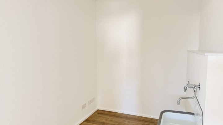 Erstbezug nach Renovierung - Moderne 3-ZKB-Wohnung mit Balkon, Stellplatz und EBK in Rehlingen