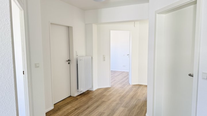 Erstbezug nach Renovierung - Moderne 3-ZKB-Wohnung mit Balkon, Stellplatz und EBK in Rehlingen