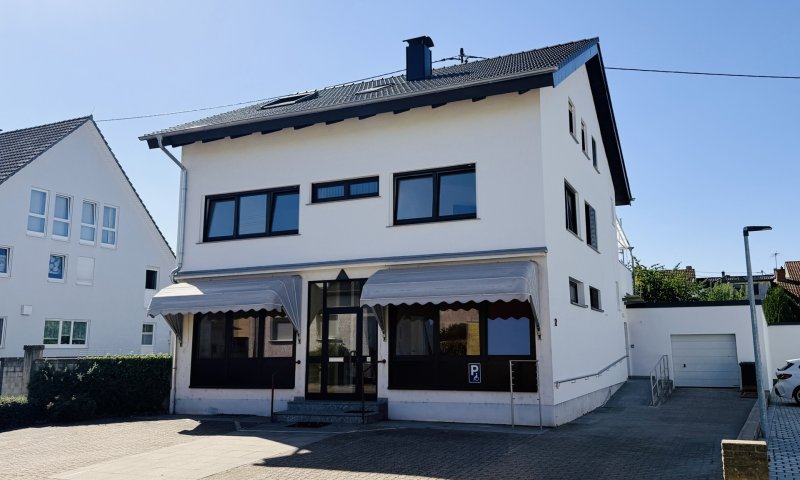 Erstbezug nach Renovierung - Moderne 3-ZKB-Wohnung mit Balkon, Stellplatz und EBK in Rehlingen