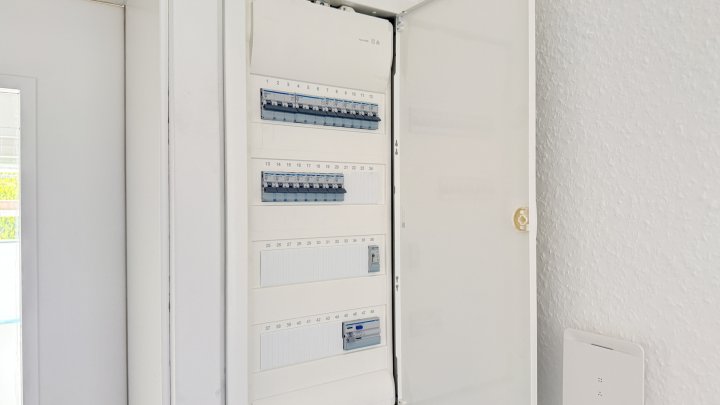 Erstbezug nach Renovierung - Moderne 3-ZKB-Wohnung mit Balkon, Stellplatz und EBK in Rehlingen