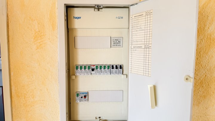 Großzügige Gewerbeeinheit mit individuellem Gestaltungspotential - ideal als Büro od. Praxis nutzbar