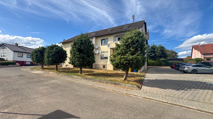 MÖRSBACH - 2 ZKB mit Balkon, Stellplatz & Kellerraum in bester Lage
