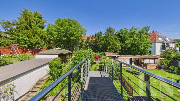 Gepflegte Doppelhaushälfte mit Terrasse, Balkon & ausgebautem Dachgeschoss