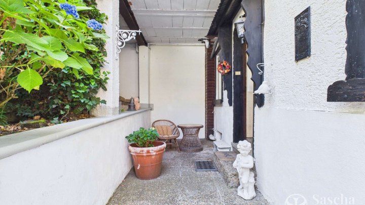 Charaktervolles Wohnhaus mit 3 Wohnebenen, Garten und Garage in ruhiger, gefragter Wohnlage