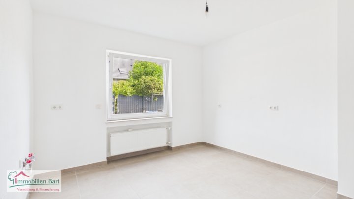 SOFORT FREI! 3 SCHLAFZIMMER! KERNSANIERTE 110 M² EGWOHNUNG MIT GÄSTE-WC IN PERL-NENNIG!