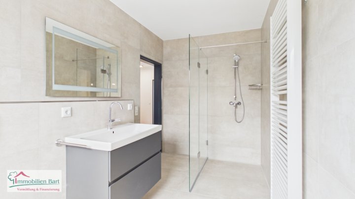 SOFORT FREI! 3 SCHLAFZIMMER! KERNSANIERTE 110 M² EGWOHNUNG MIT GÄSTE-WC IN PERL-NENNIG!