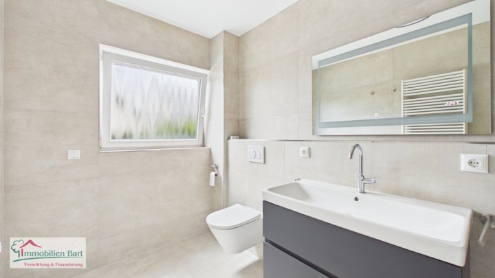 SOFORT FREI! 3 SCHLAFZIMMER! KERNSANIERTE 110 M² EGWOHNUNG MIT GÄSTE-WC IN PERL-NENNIG!